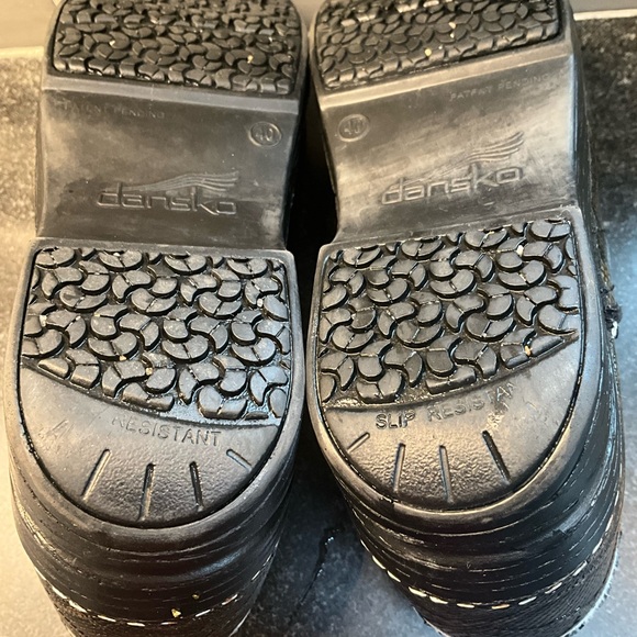 Snake Print Clogs - Picture 5 of 7